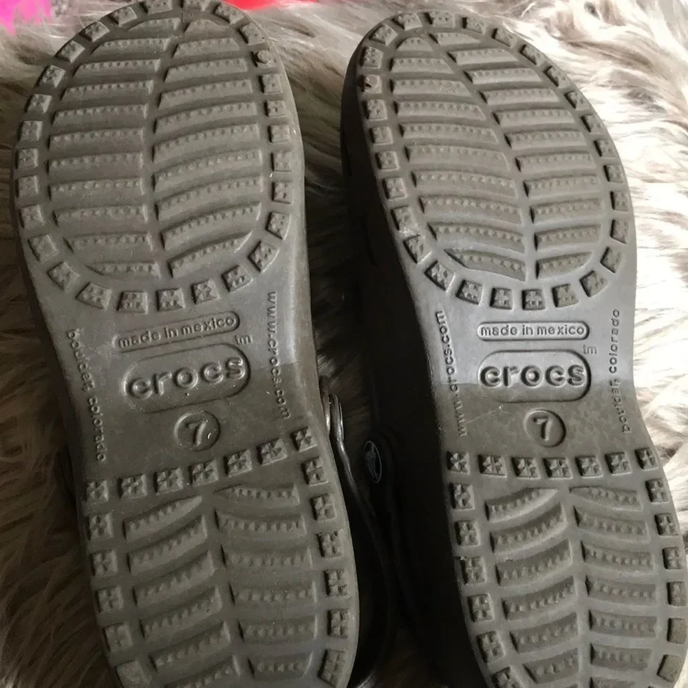 Crocs children’s shoes/sandals light brown size 7